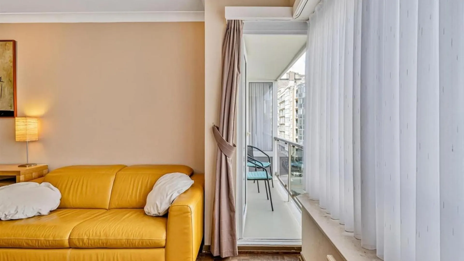 Romantic Apartment With View Oostende